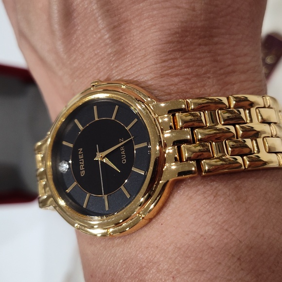 Gruen Women's Watch with Genuine Diamond - Picture 3 of 11